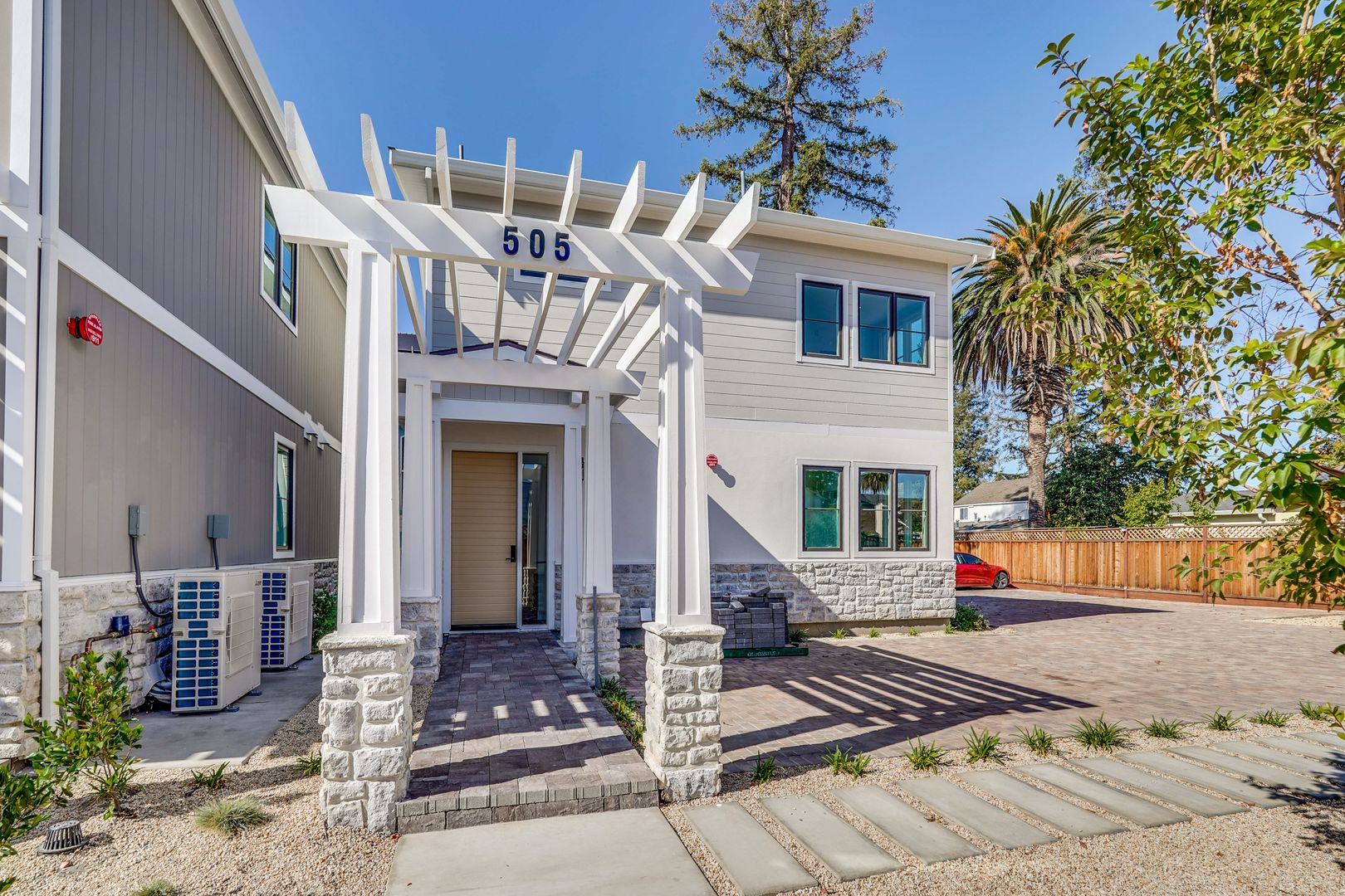 Redwood City House: 505 Beech Street