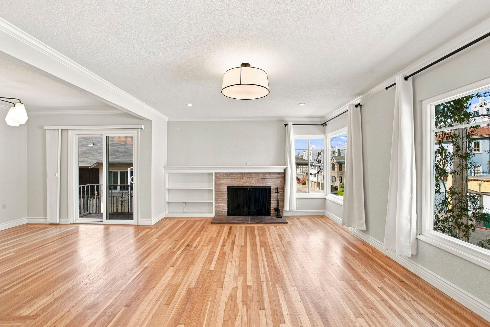 Oakland Condo: 864 Erie Street