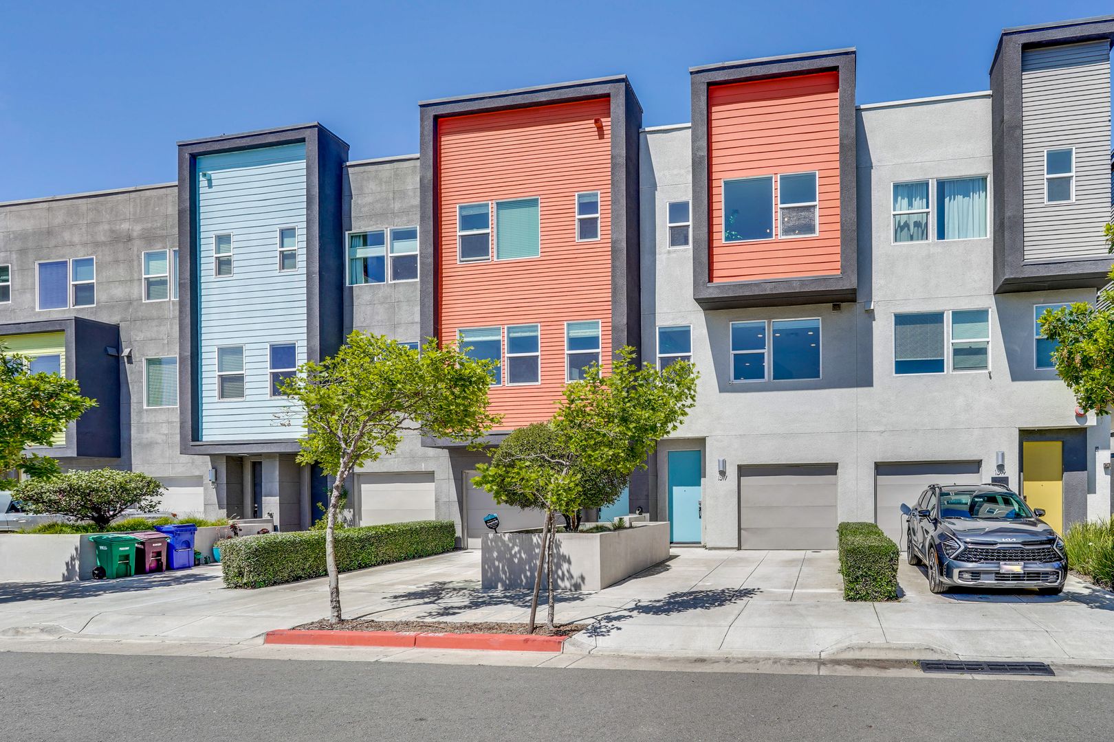 Oakland House: 1317 Pullman Way