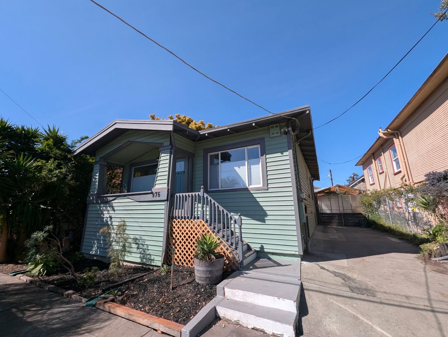 Oakland House: 976 55th Street