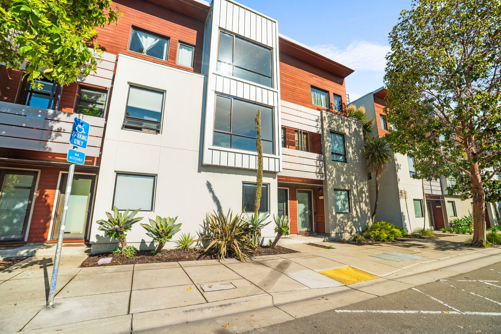 Oakland Condo: 1313 Wood St