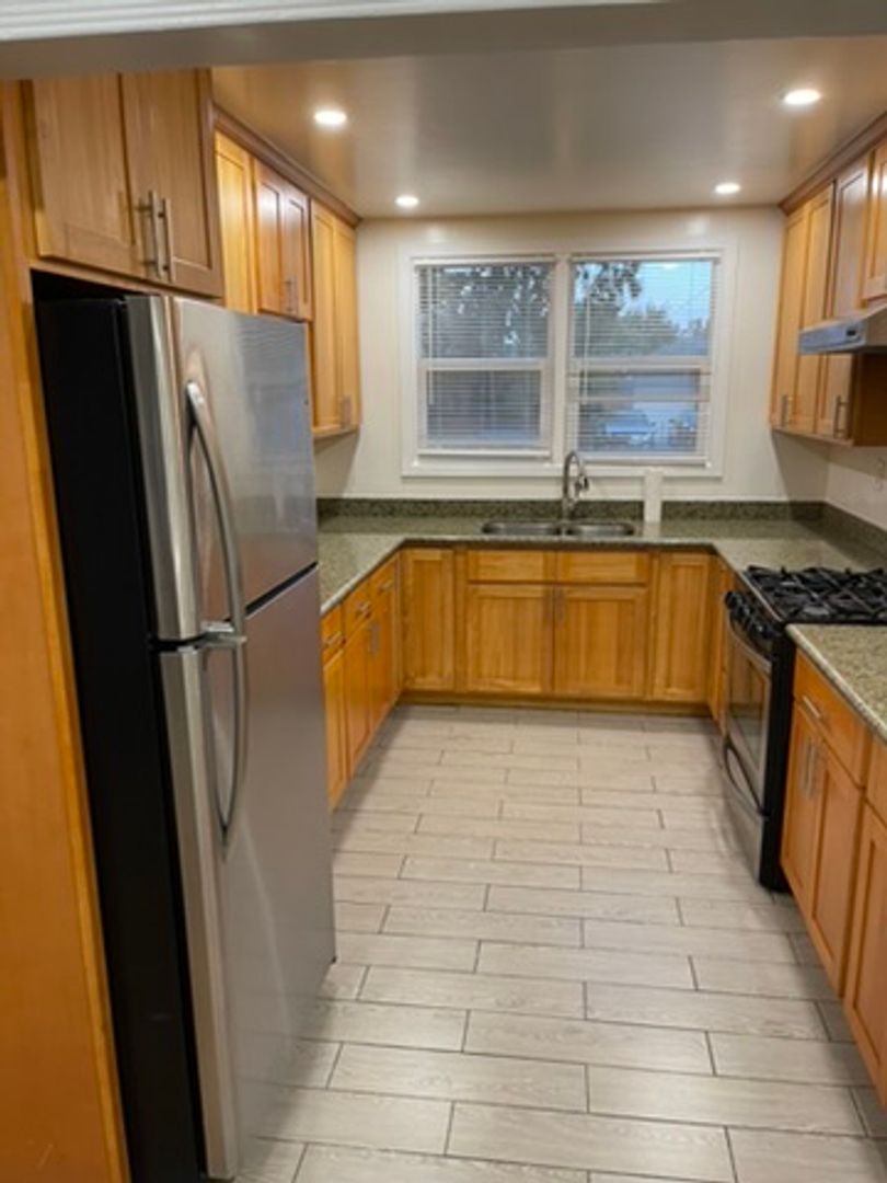 East Palo Alto House: 367 Azalia Dr.