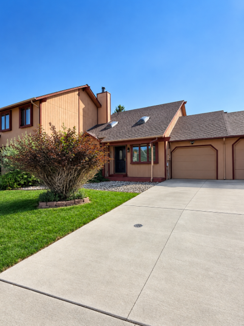 Casper Townhome: 3323 Chuckwagon Rd