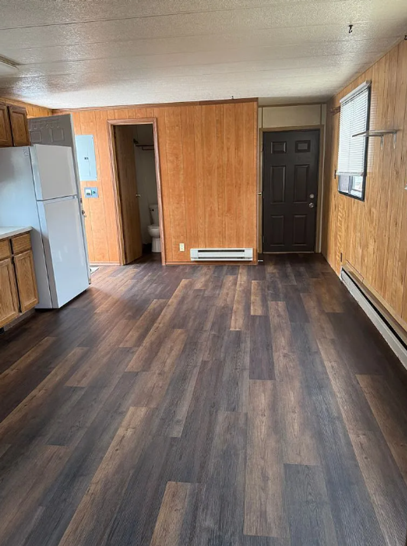 Bar Nunn House: 2296 A Doane Lane