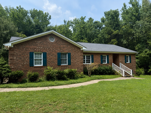 Spacious 3-Bedroom Home with Country Charm in Liberty!