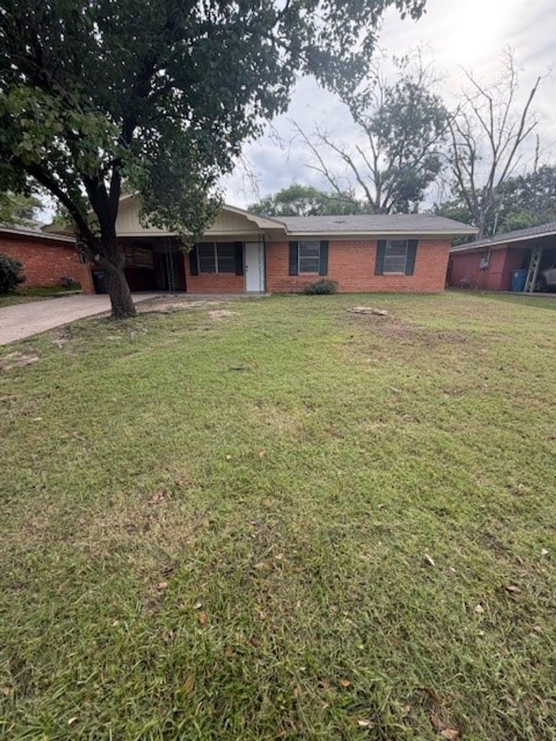 Corsicana House: 1415 MOCKINGBIRD LN