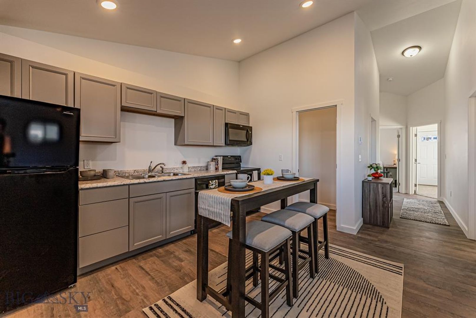 Livingston Apartment: 406 Brookline St.