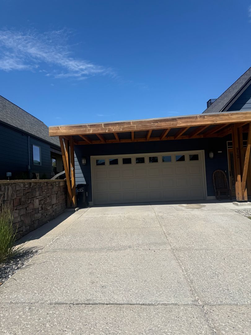 Bozeman House: 972 Knolls Dr