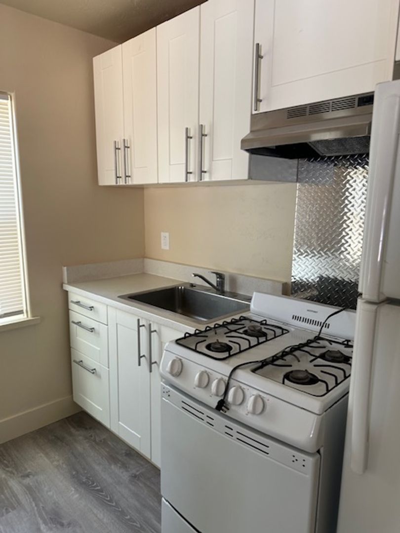 Calistoga Apartment: 1701 Lake St & 1704 Grant St