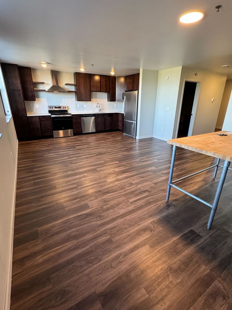 Bismarck Apartment: 220 E Greenfield Ln