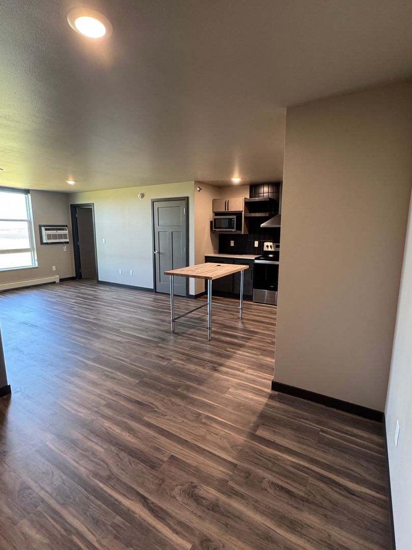 Bismarck Apartment: 226 E Greenfield Ln