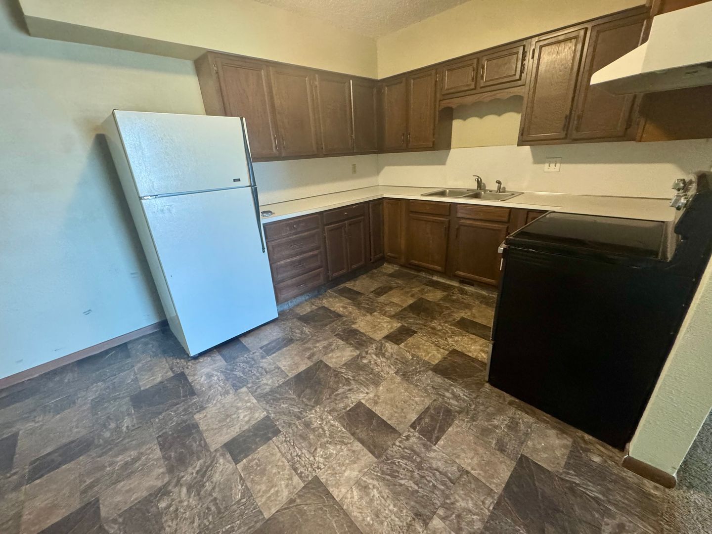 Bismarck Apartment: 305 E Expressway