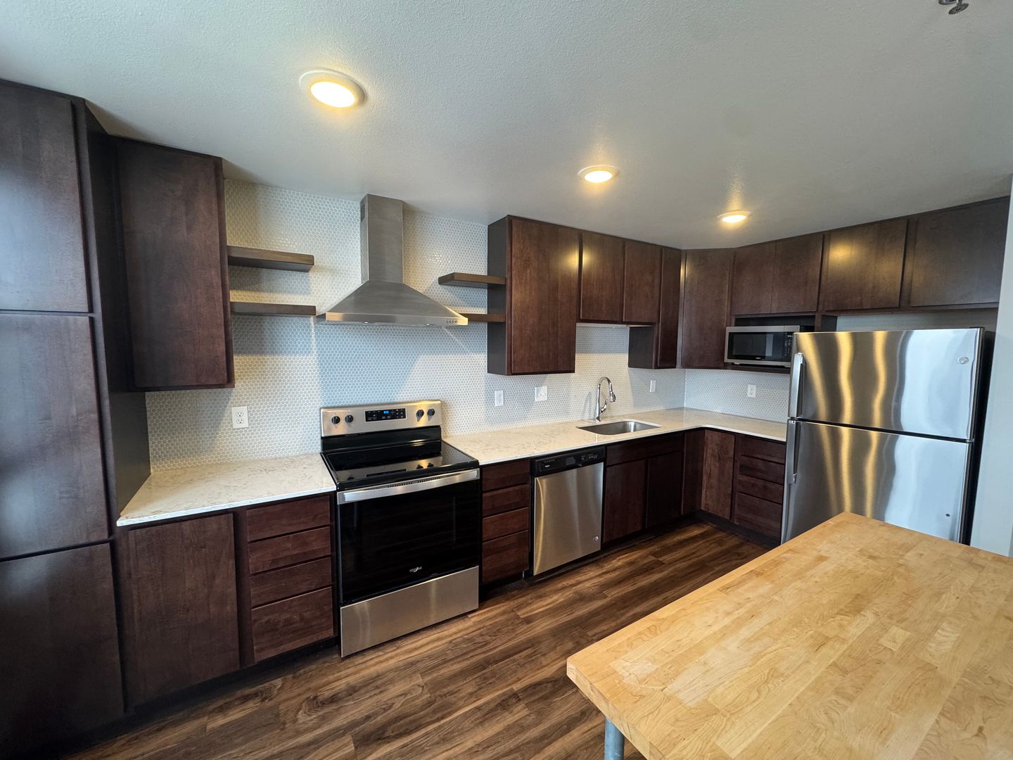 Bismarck Apartment: 208 E Greenfield Ln