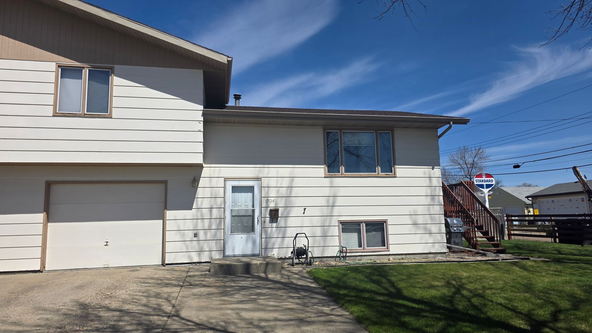 Bismarck House: 1304 E Ingals Ave