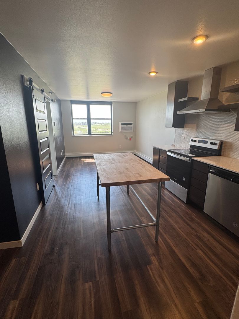 Bismarck Apartment: 202 E Greenfield Ln - Unit D-206