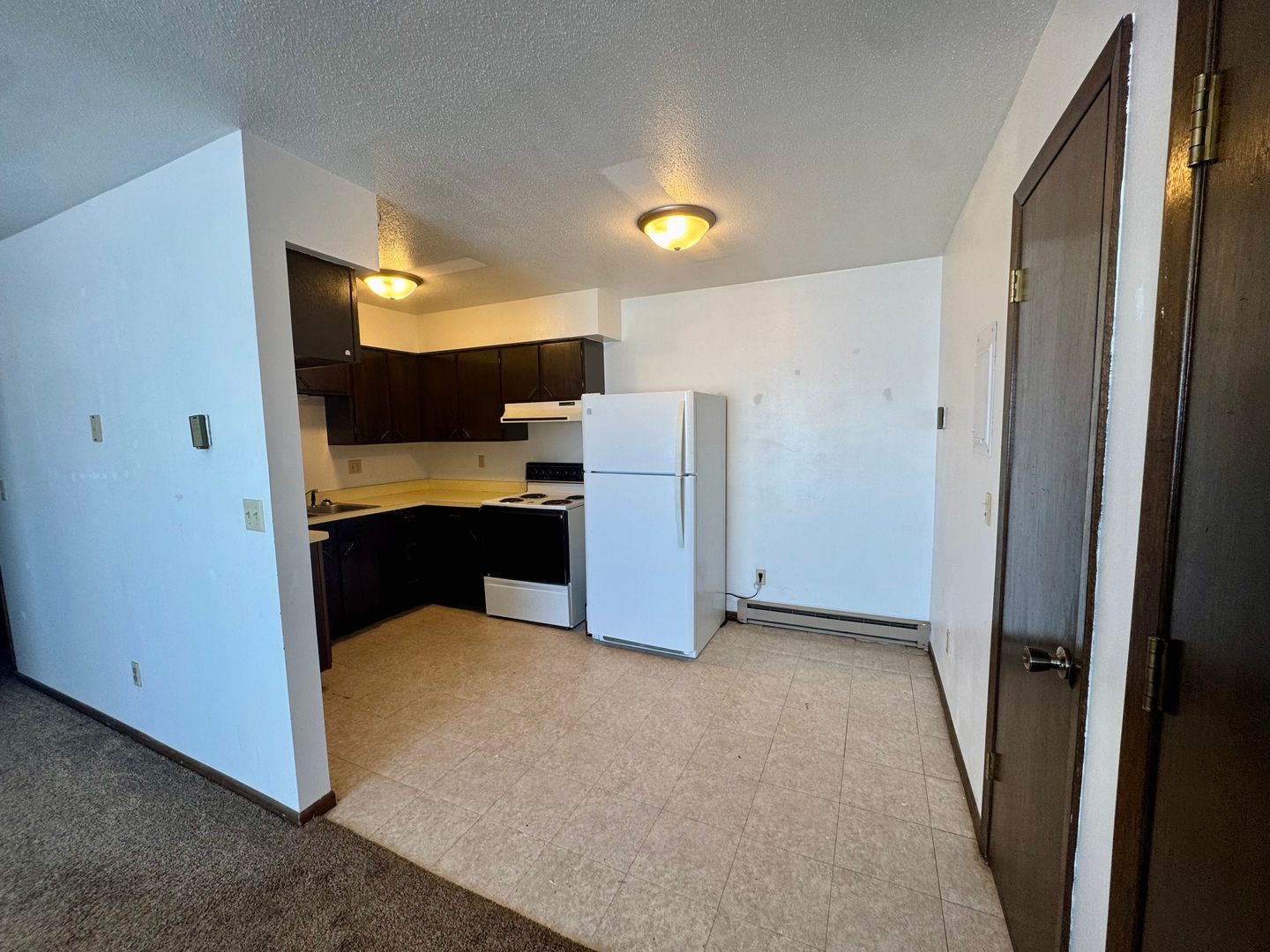 Underwood Apartment: 206 1st St