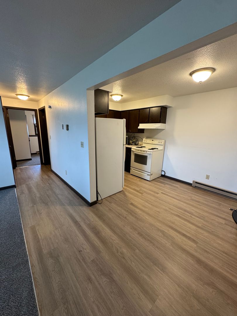 Underwood Apartment: 206 1st St