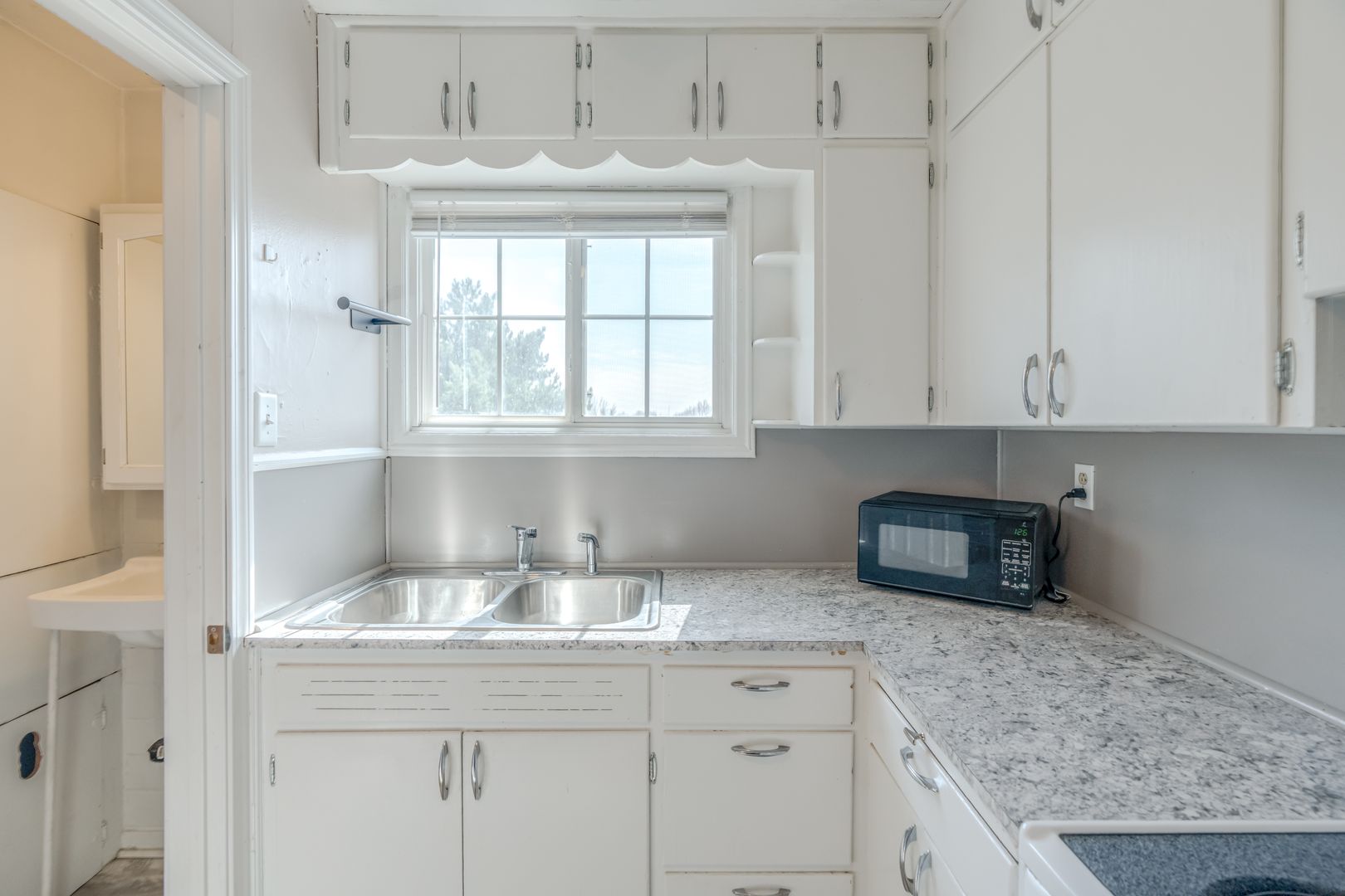 Bismarck Apartment: 505 S 10th St