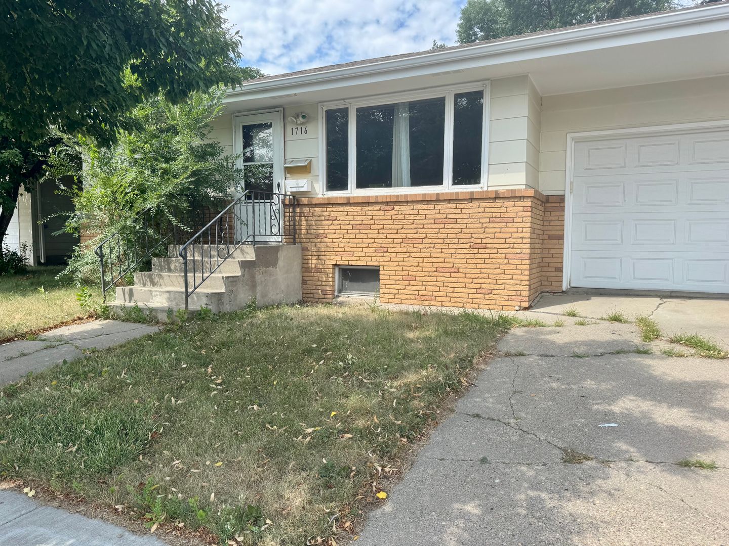 Bismarck Apartment: 1716 Porter Avenue