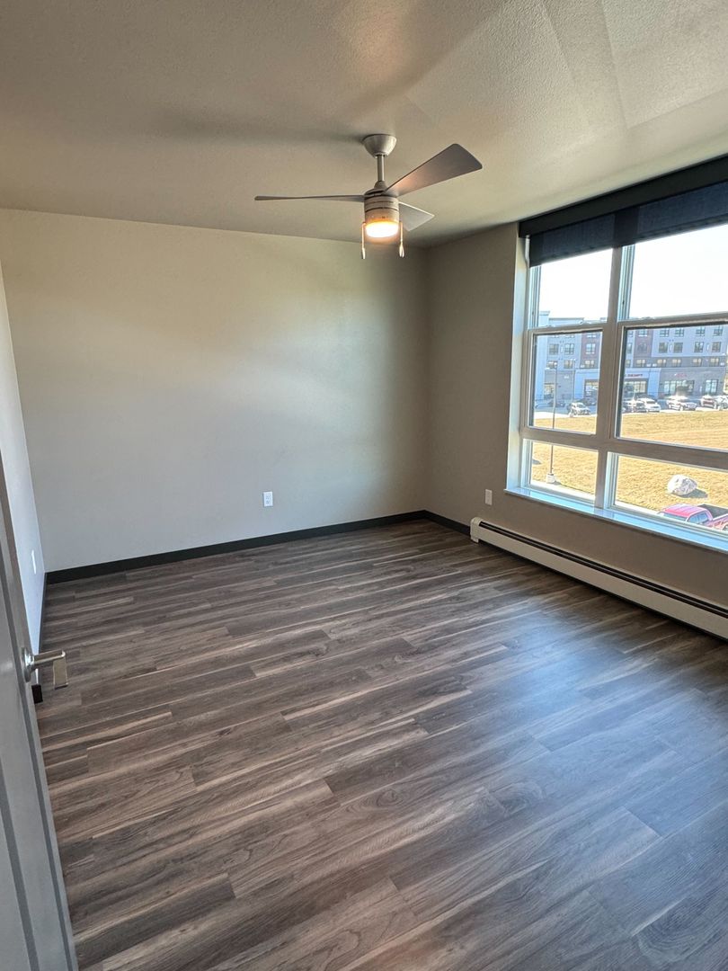 Bismarck Apartment: 220 E Greenfield Ln