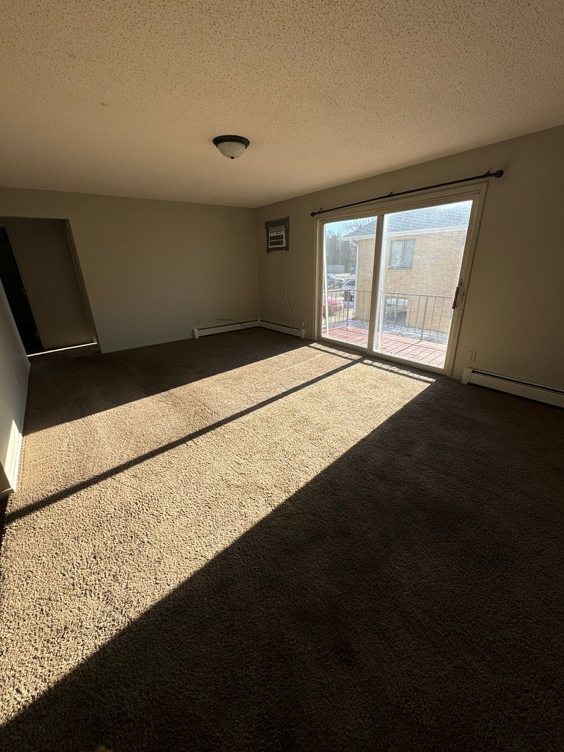 Bismarck Apartment: 305 E Expressway