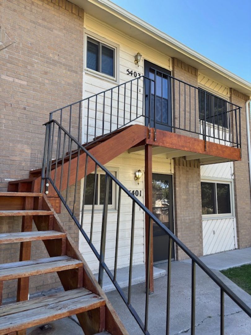 Cheyenne Apartment: Eastview St.