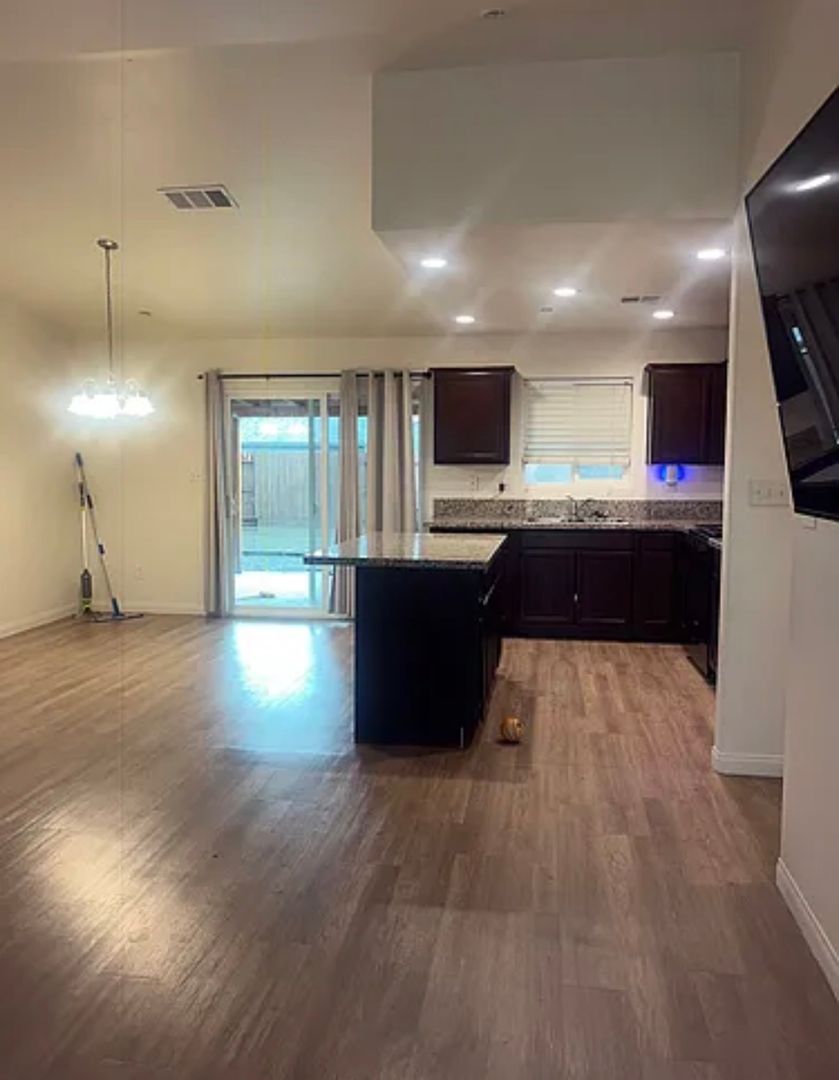 Porterville House: 769  W Brown ST