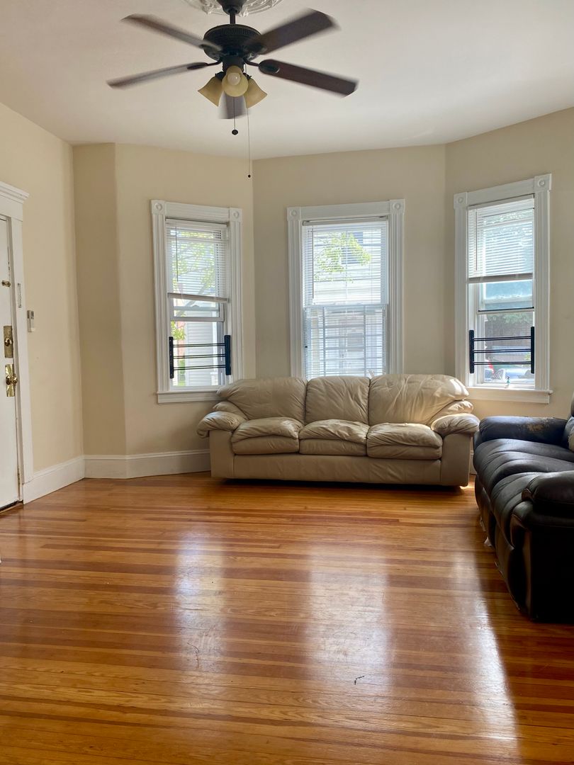 Providence Apartment: 133 Sutton Street