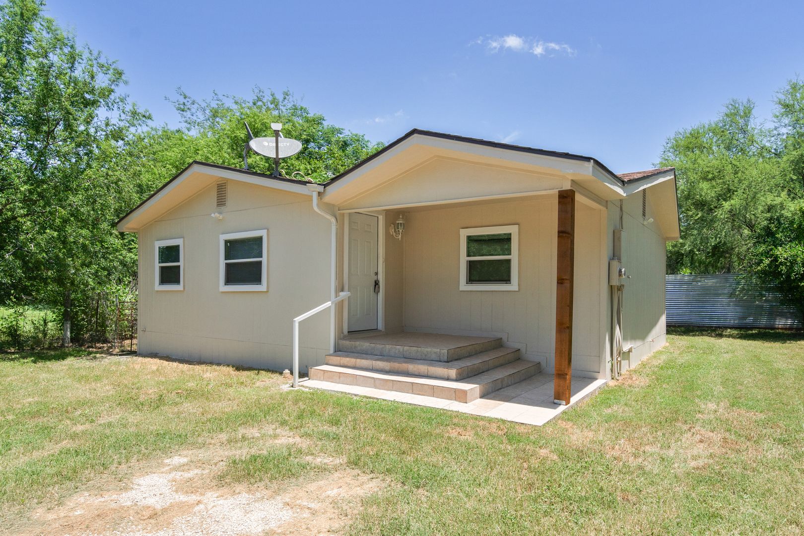 Del Rio Apartment: 1000 Qualia Dr