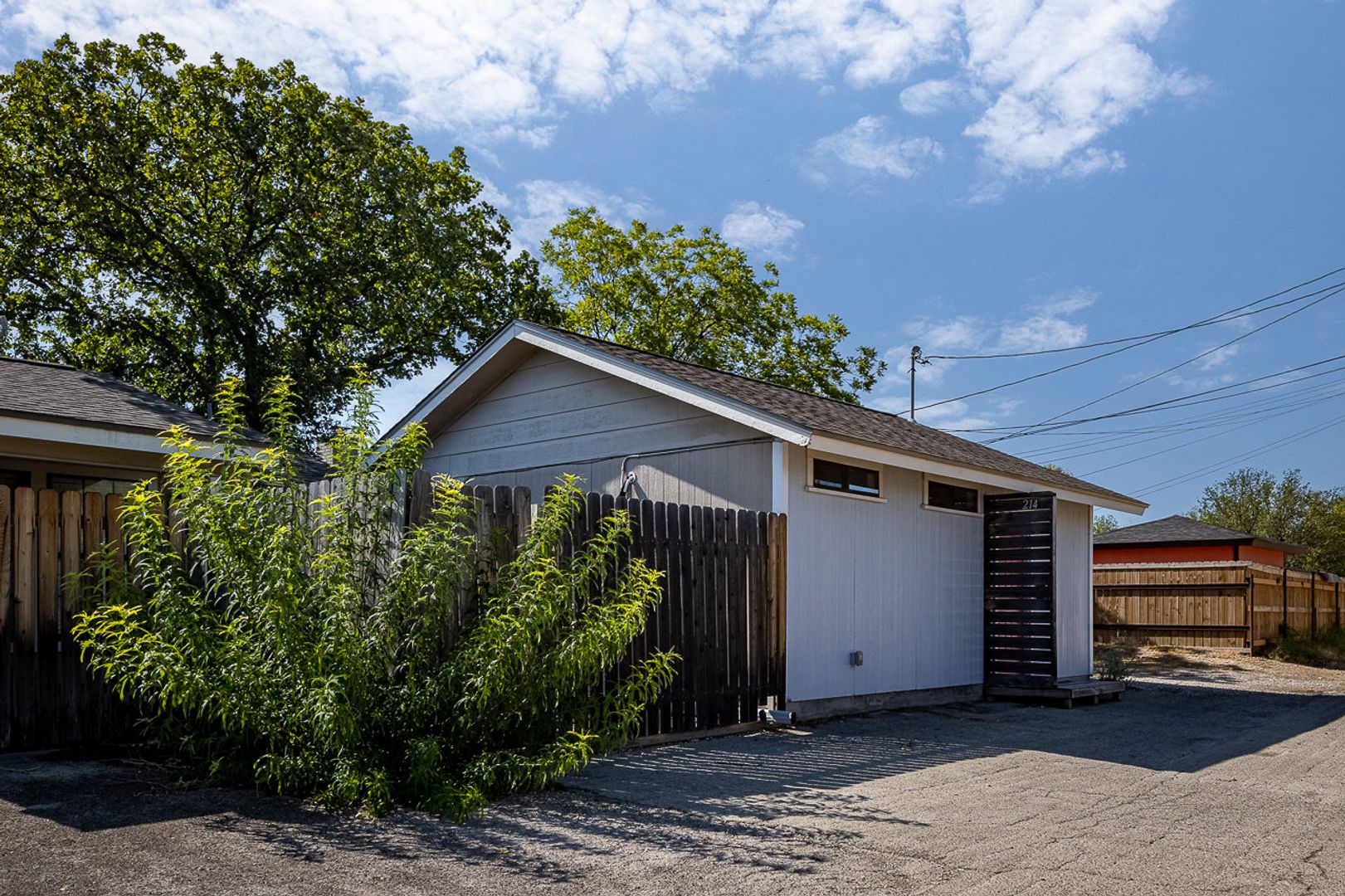 Del Rio Apartment: 212-214 Miller Dr