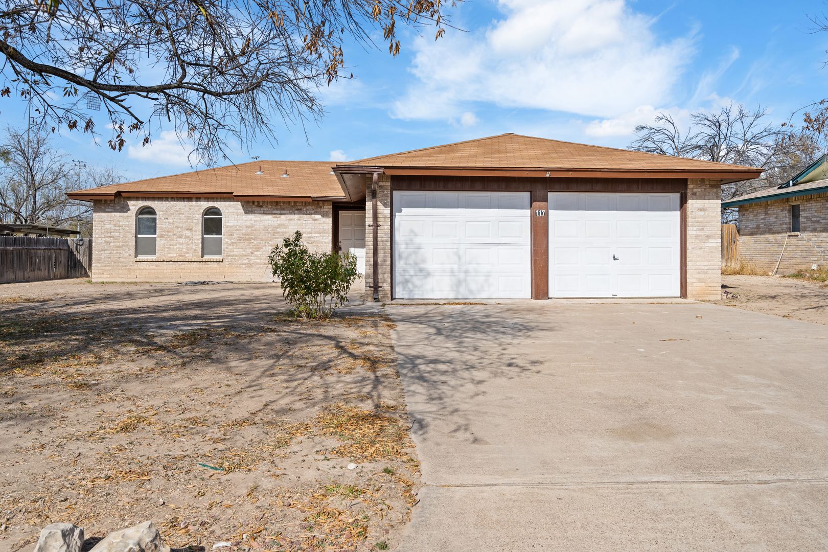 Del Rio House: 117 Fiesta Dr