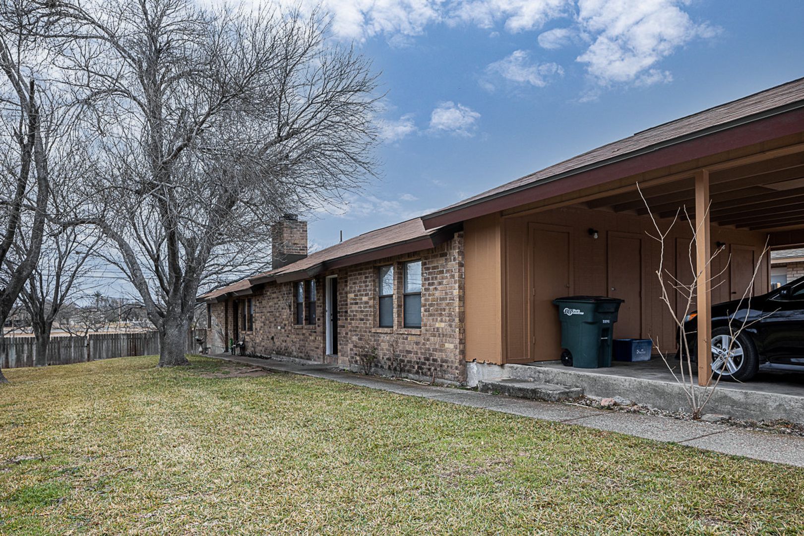 Del Rio Apartment: 109 Joe Rice Dr