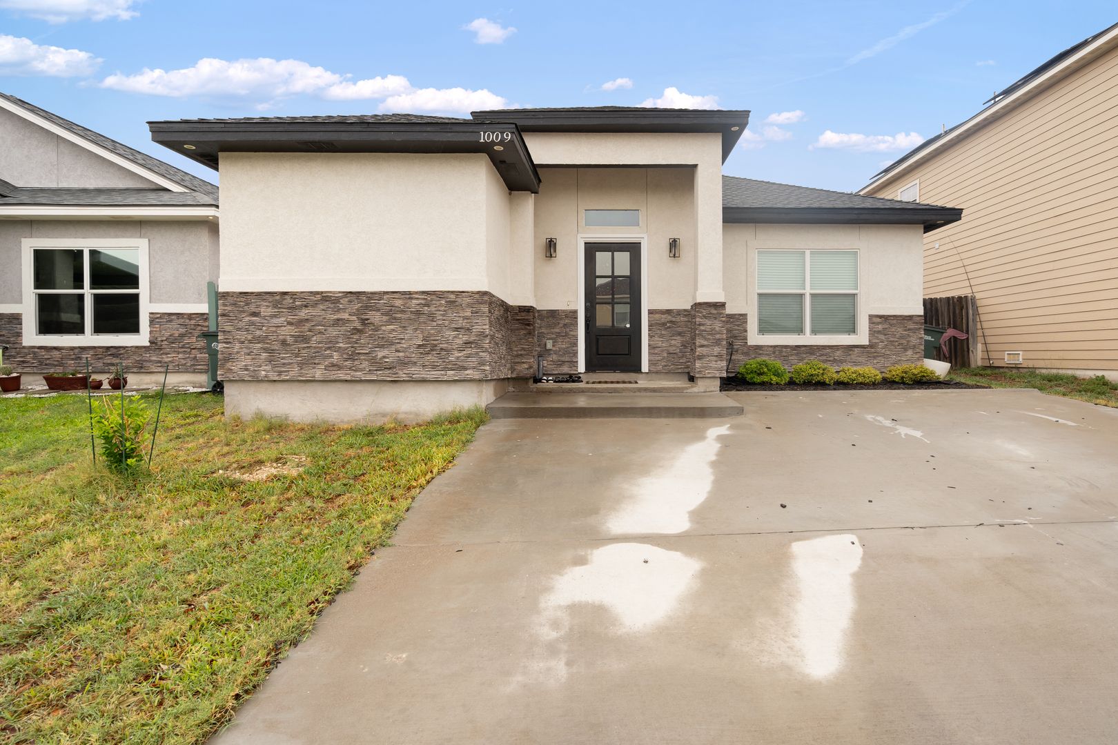 Del Rio House: 1009 Tesoro Hills
