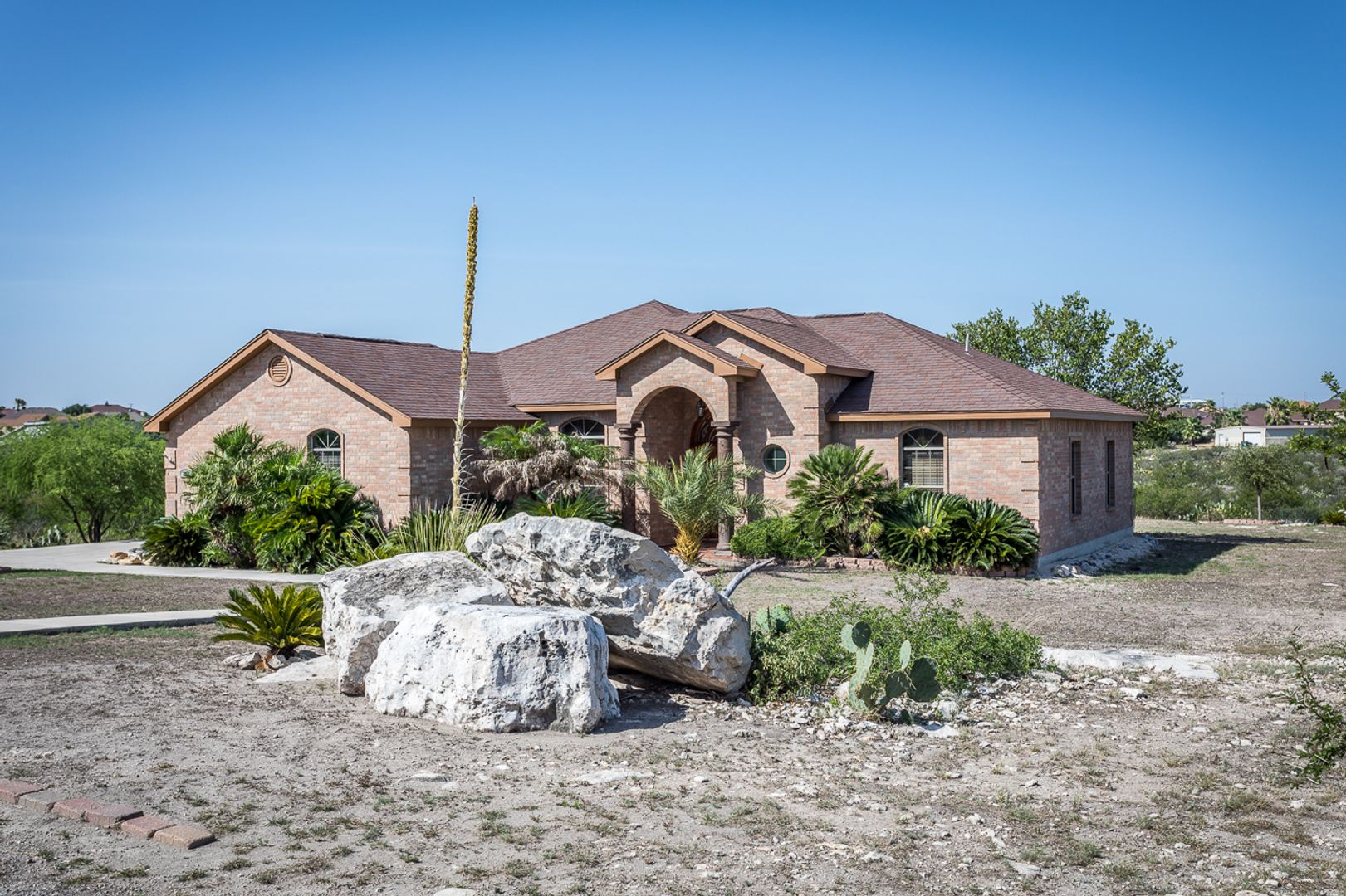 Del Rio House: 203 Gancho