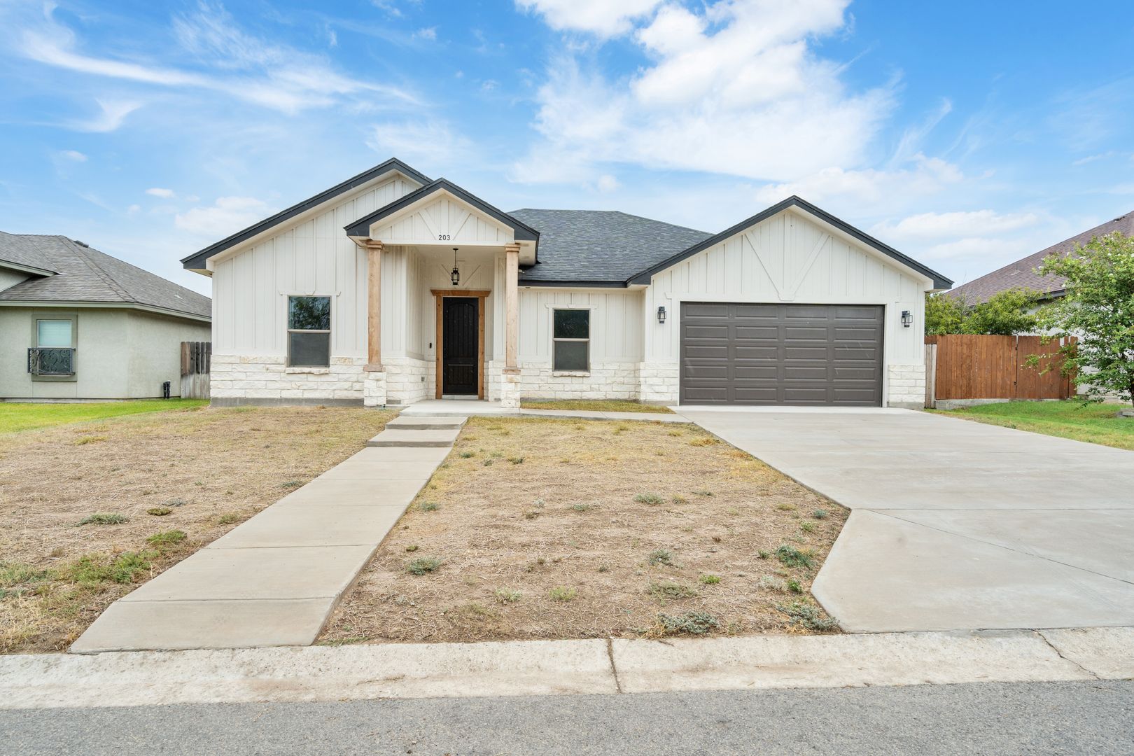 Del Rio House: 203 Javier Dr