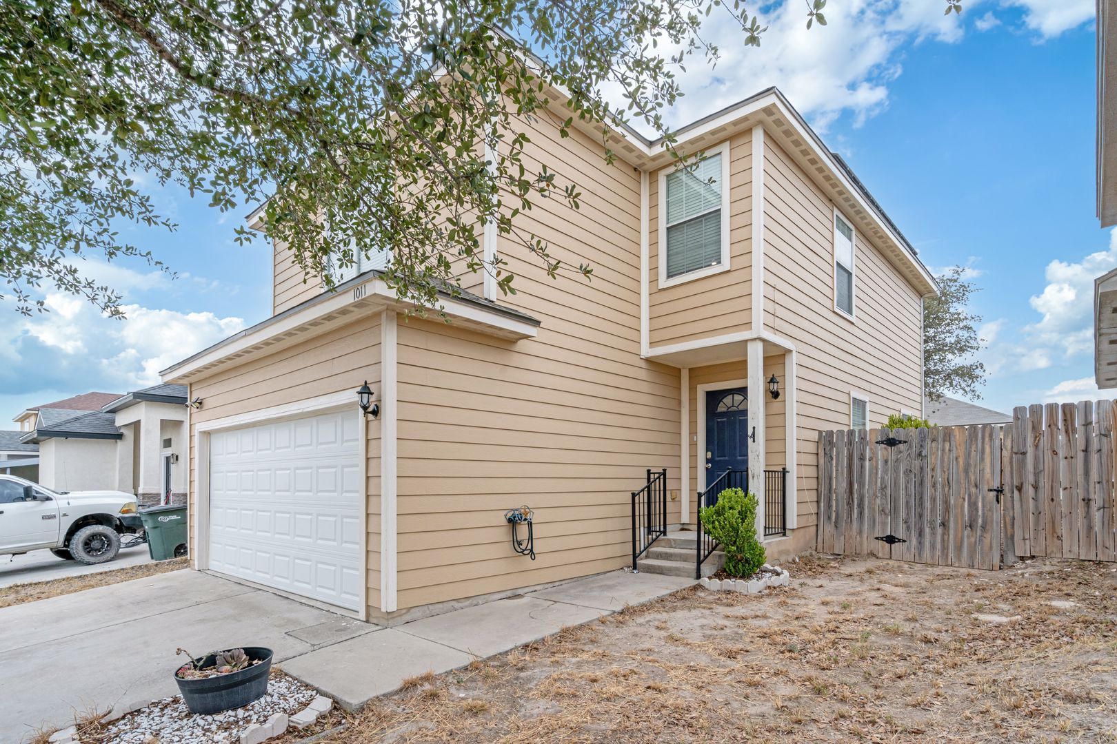 Del Rio House: 1011 Tesoro Hills