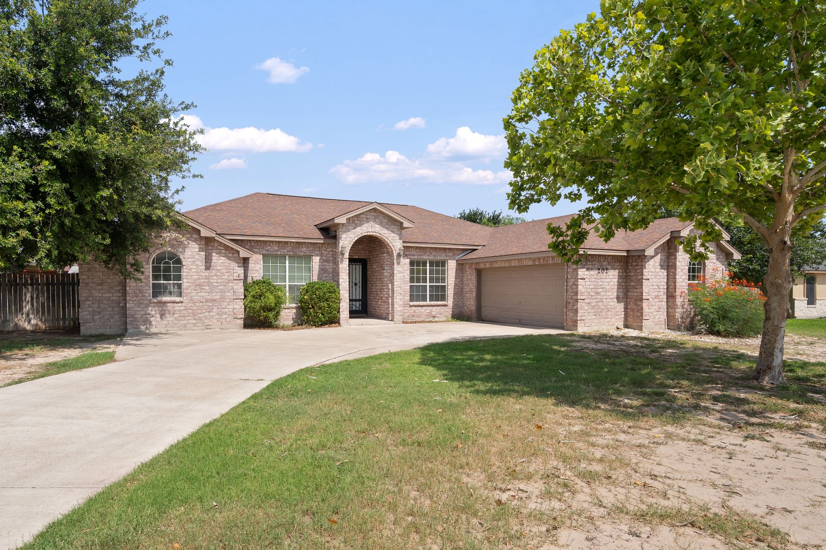 Del Rio House: 202 Saddle Blanket Trl