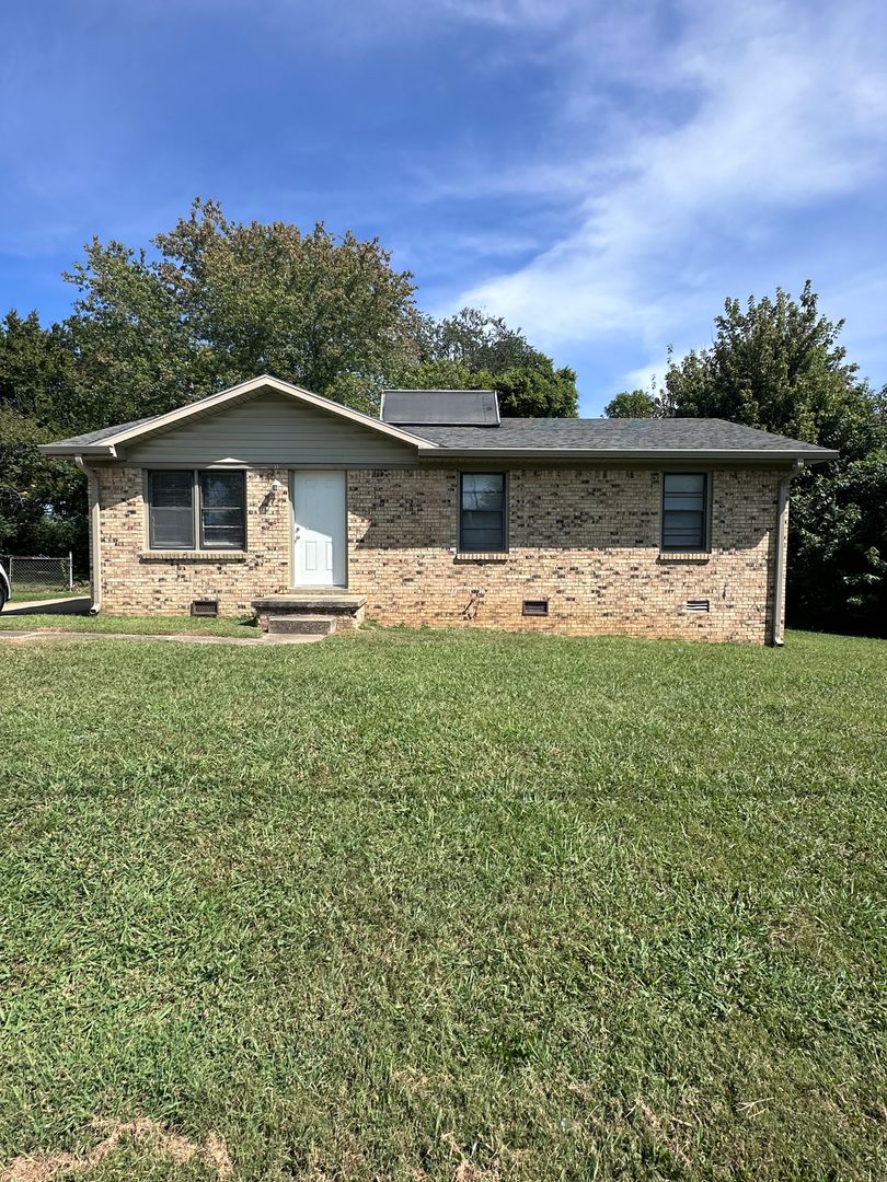 Hopkinsville House: 7043 Forest Park Blvd.