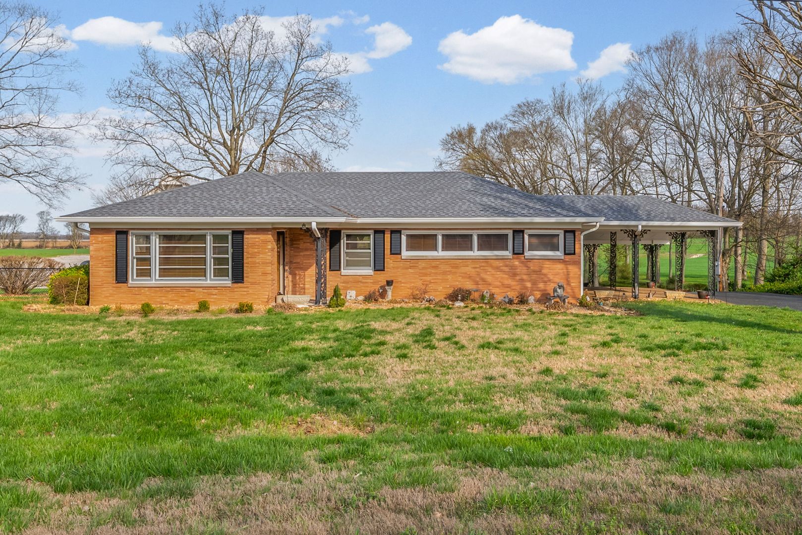 Hopkinsville House: 4540 Canton Pike