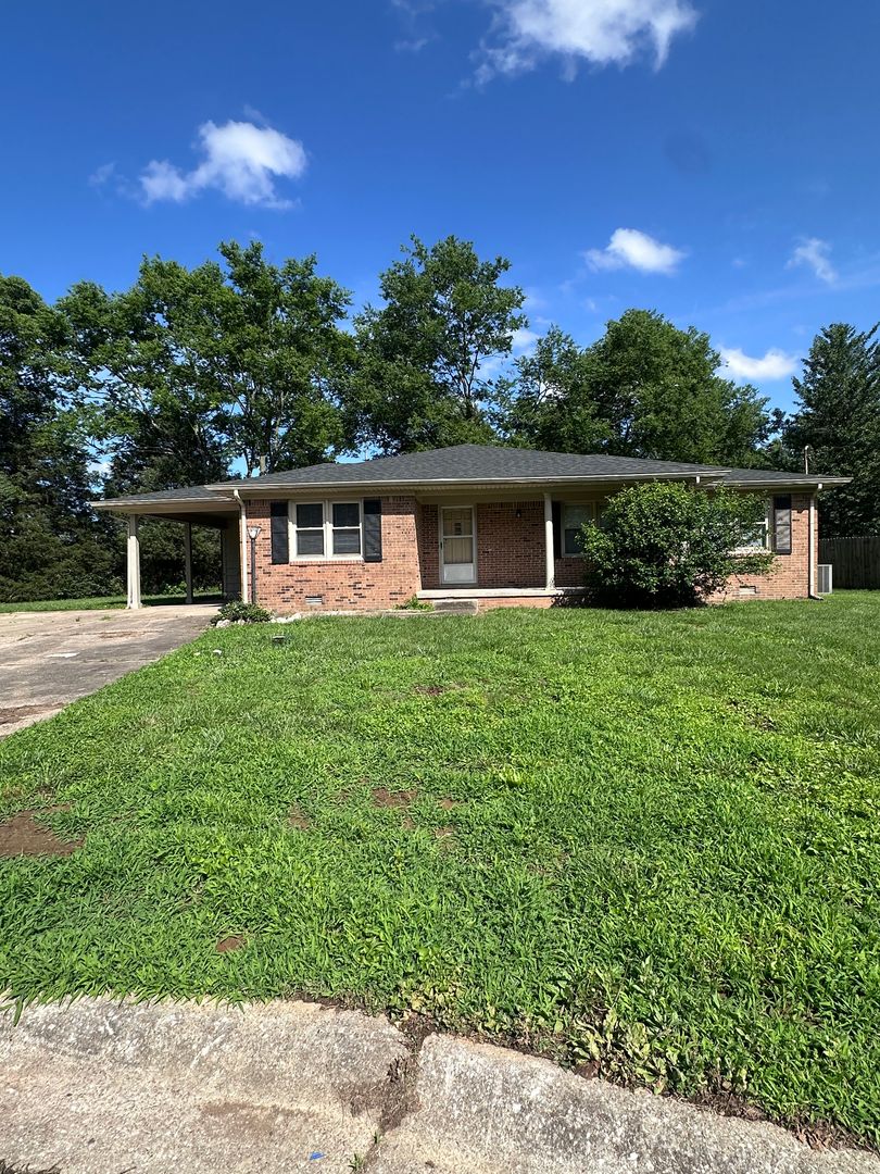 Hopkinsville House: 706 Fremont Drive