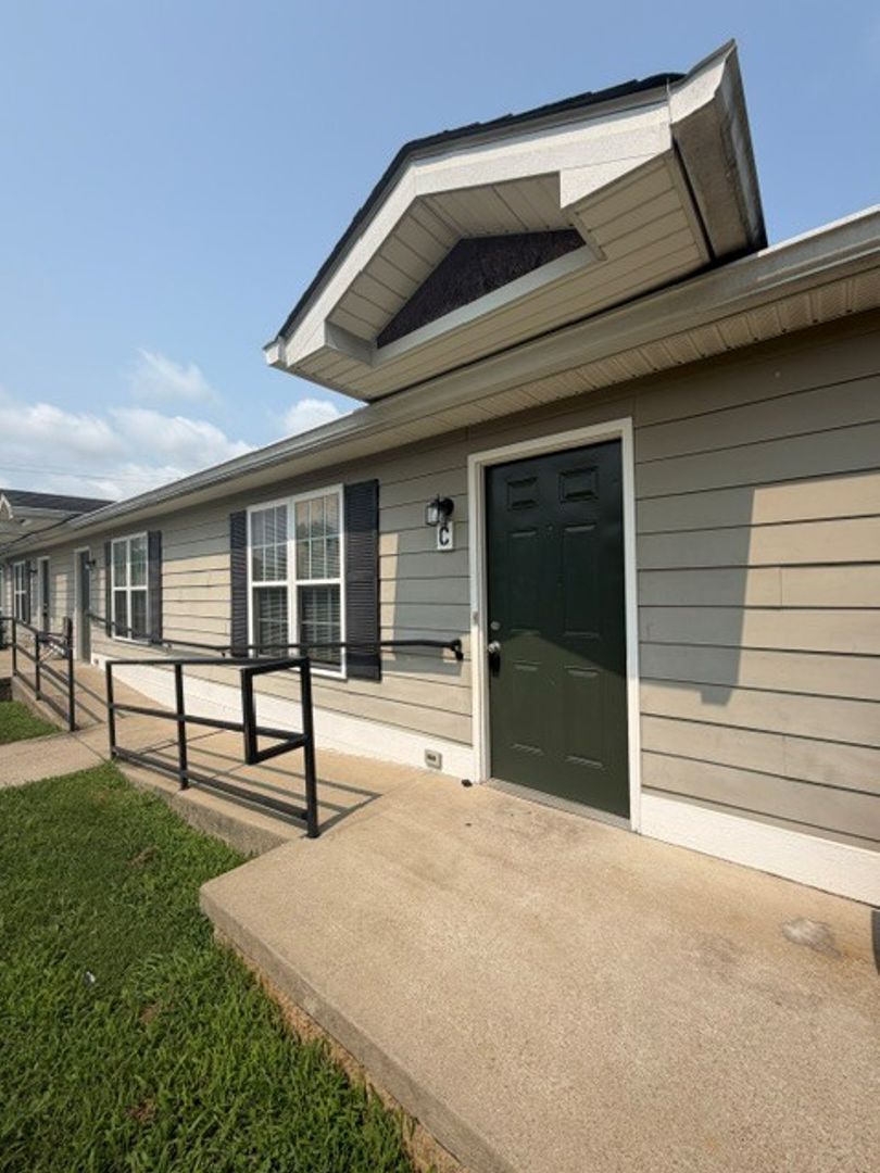 Bowling Green Apartment: 135 Amy Avenue