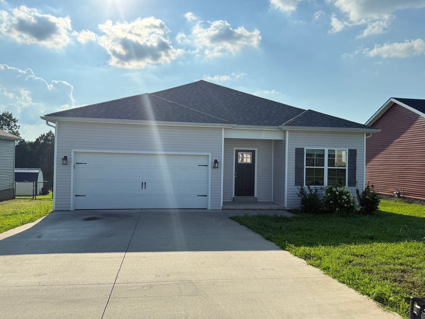 Bowling Green House: 851 Sagittarius Avenue