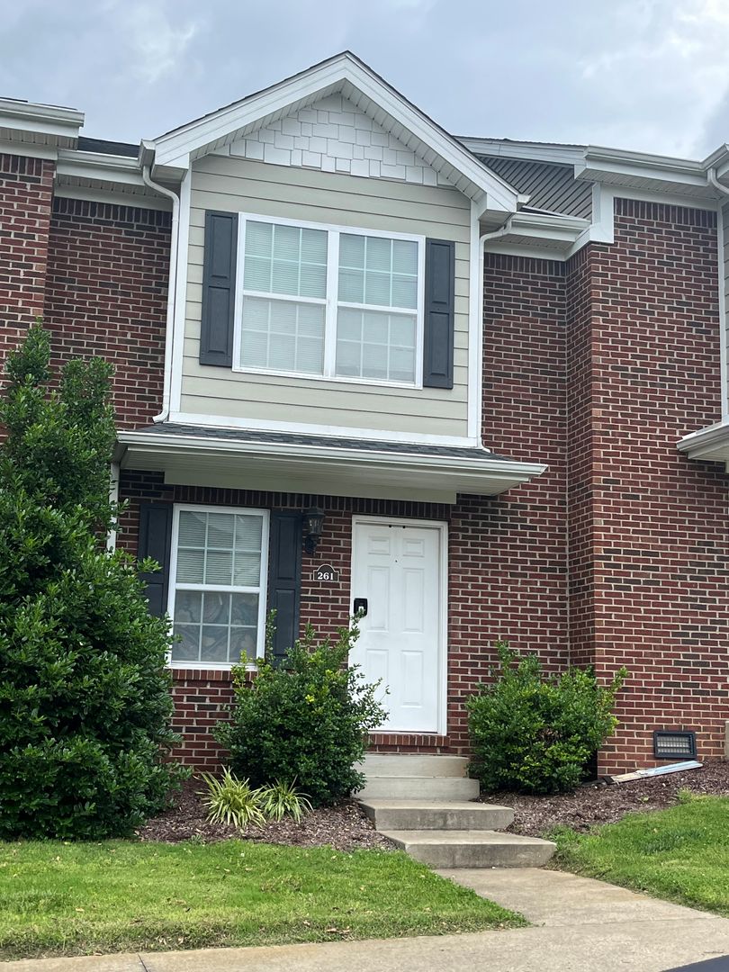 Bowling Green Townhome: 261 Audley Avenue