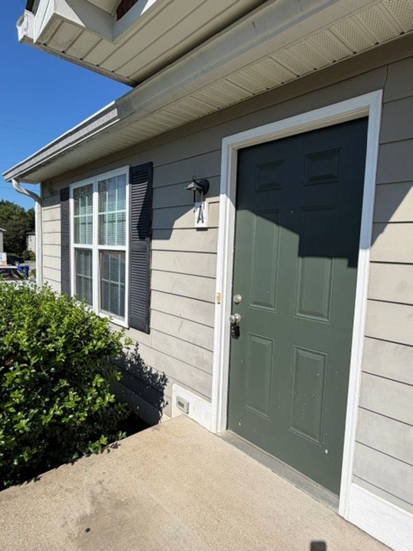 Bowling Green Apartment: 135 Amy Avenue