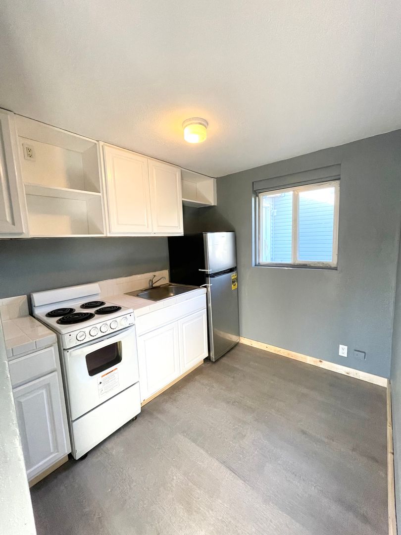 Arco Apartment: 331 West Lost River Avenue