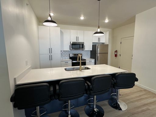 Stunning Furnished Top-Level Condo at Teton River Lofts in Rexburg – photo 1