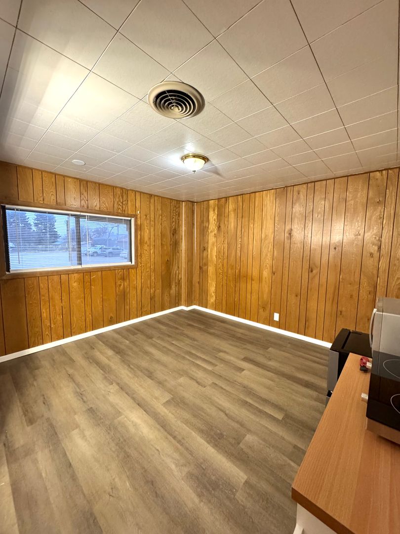 Dubois Apartment: 26 W Main St.