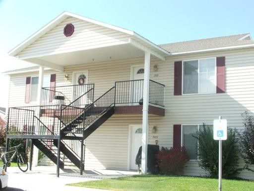 THIS IS A LEASE TAKEOVER - PLEASE - Super cute 2 Bed, 1 Bath in Peterson Point