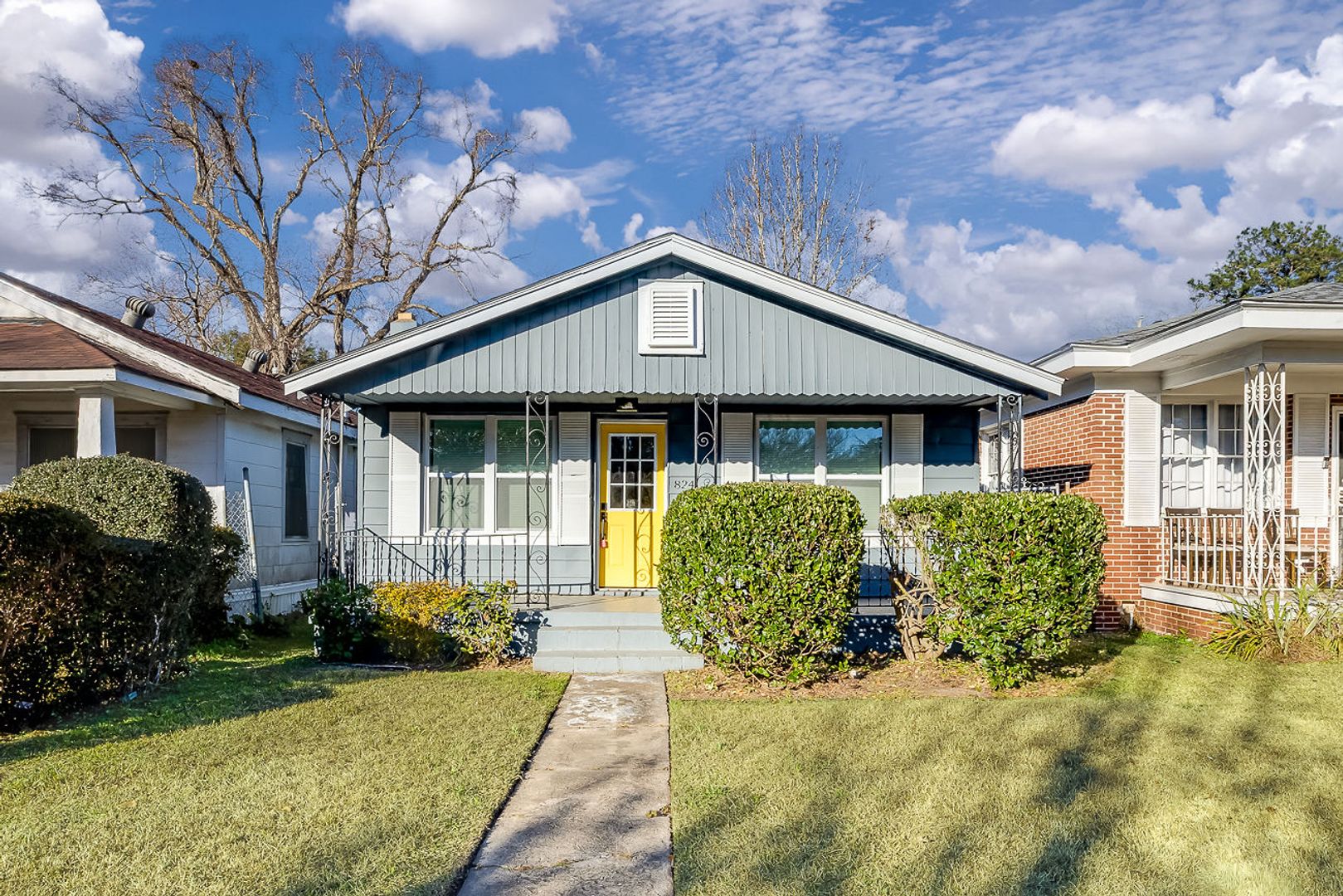 Savannah House: 824 W 47th St