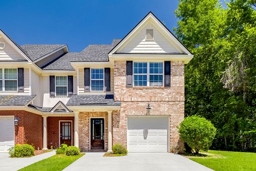 3-Bedroom End-Unit Townhome in Gated Weslyn Park